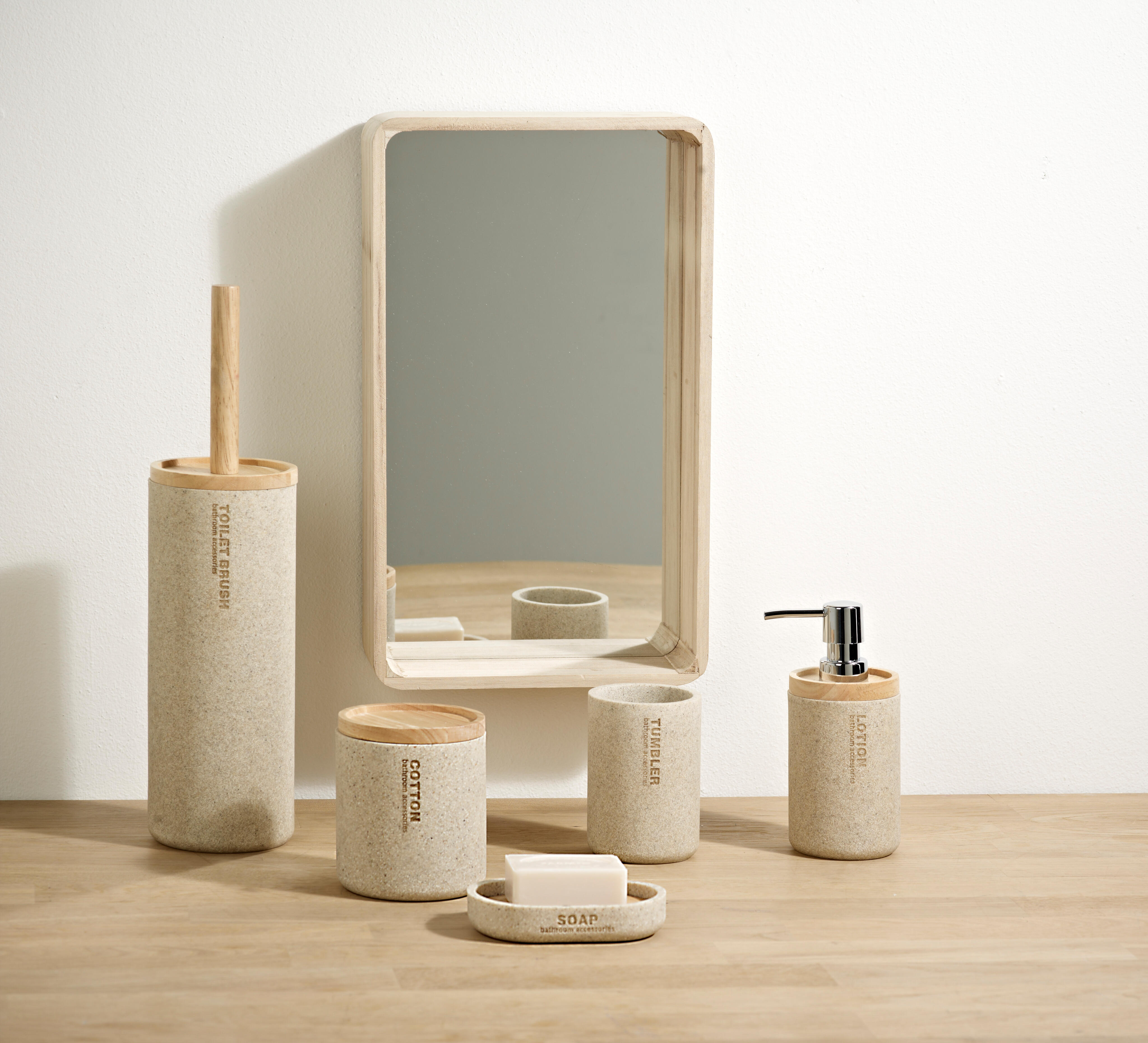Un design moderne toilettes Polyresin Salle de Bains 4 pièces accessoires  fixés avec brosse WC Distributeur de Savon Tumbler bac - Chine Brosse wc  titulaire, distributeur de savon