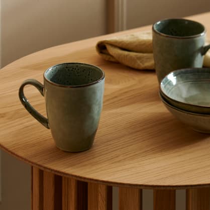 Mug avec couvercle, passoire et manche en bois. Une théière dans une tasse, Achetez maintenant en 2023