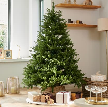 Inspiração: árvores de Natal!  Arvore de natal dourada, Decoração de arvore  de natal, Fotos de árvores de natal